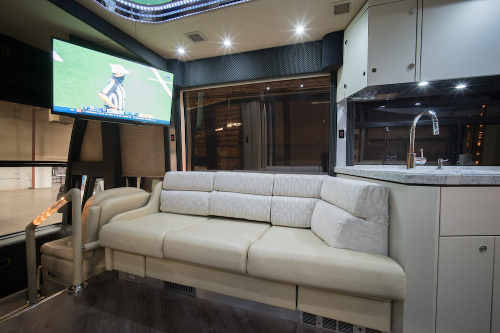 2002 Prevost Featherlite H3-45 For Sale