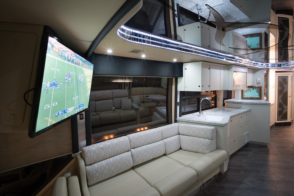 2002 Prevost Featherlite H3-45 For Sale