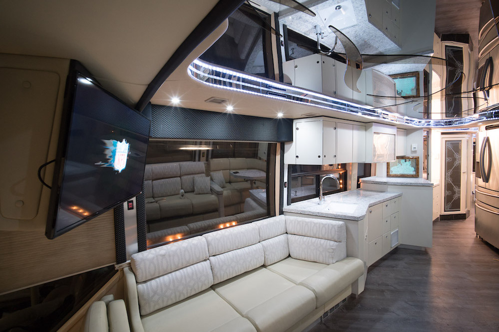 2002 Prevost Featherlite H3-45 For Sale