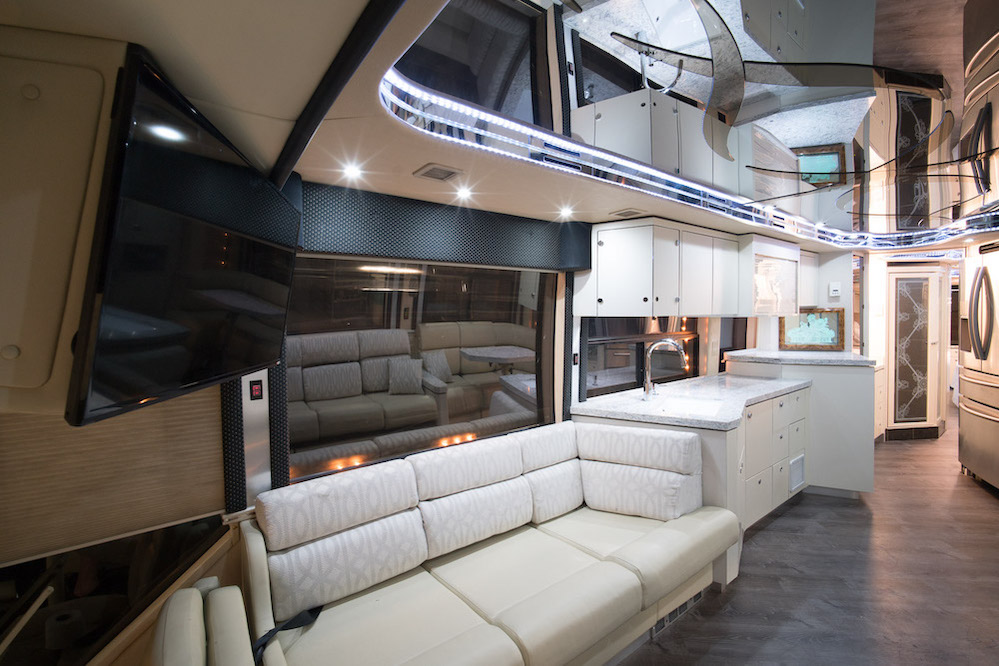 2002 Prevost Featherlite H3-45 For Sale