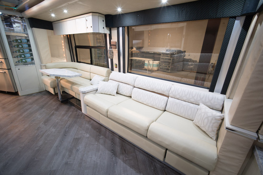 2002 Prevost Featherlite H3-45 For Sale