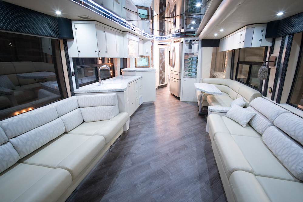2002 Prevost Featherlite H3-45 For Sale