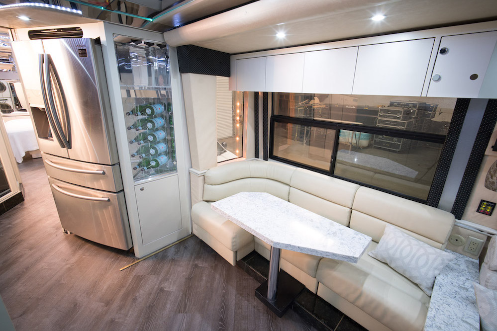 2002 Prevost Featherlite H3-45 For Sale
