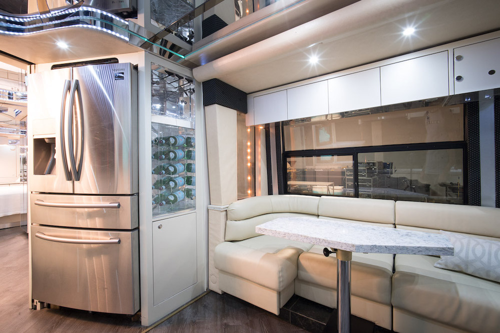 2002 Prevost Featherlite H3-45 For Sale