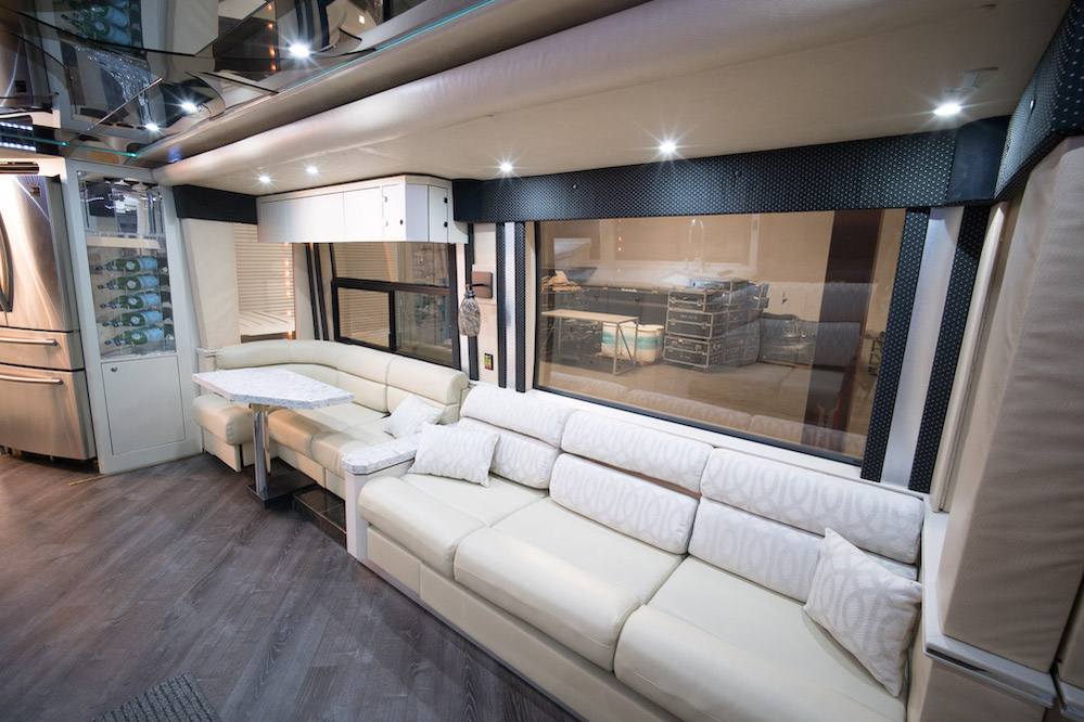 2002 Prevost Featherlite H3-45 For Sale