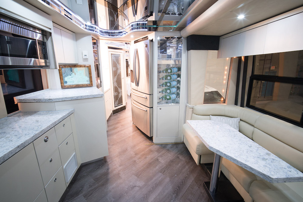 2002 Prevost Featherlite H3-45 For Sale