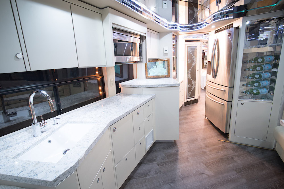 2002 Prevost Featherlite H3-45 For Sale