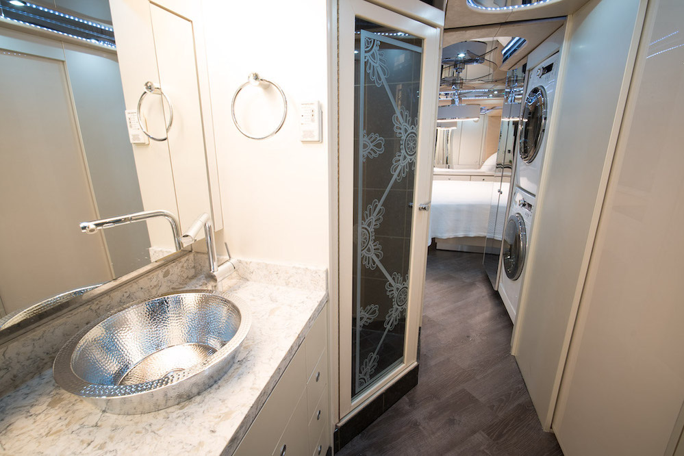 2002 Prevost Featherlite H3-45 For Sale