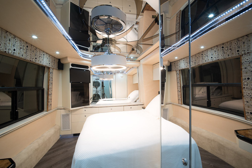 2002 Prevost Featherlite H3-45 For Sale