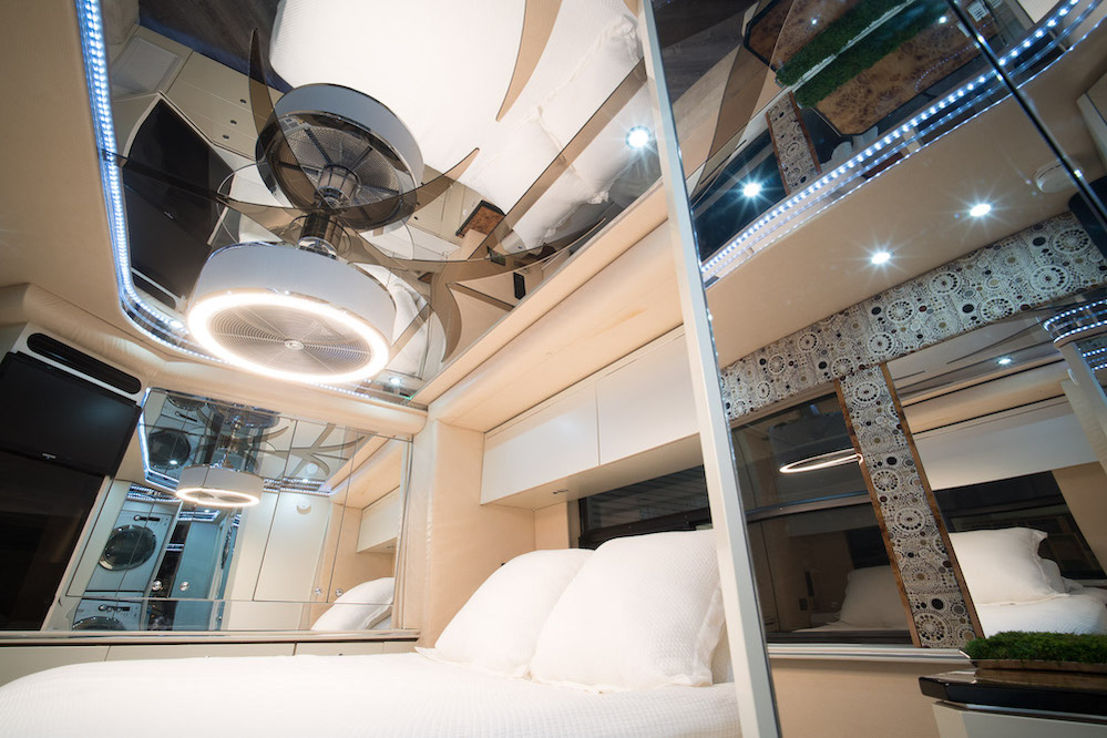 2002 Prevost Featherlite H3-45 For Sale