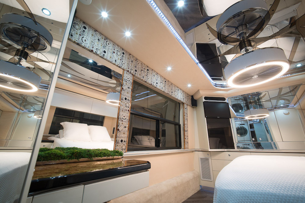 2002 Prevost Featherlite H3-45 For Sale