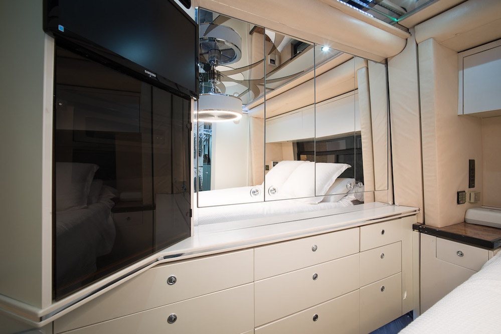 2002 Prevost Featherlite H3-45 For Sale