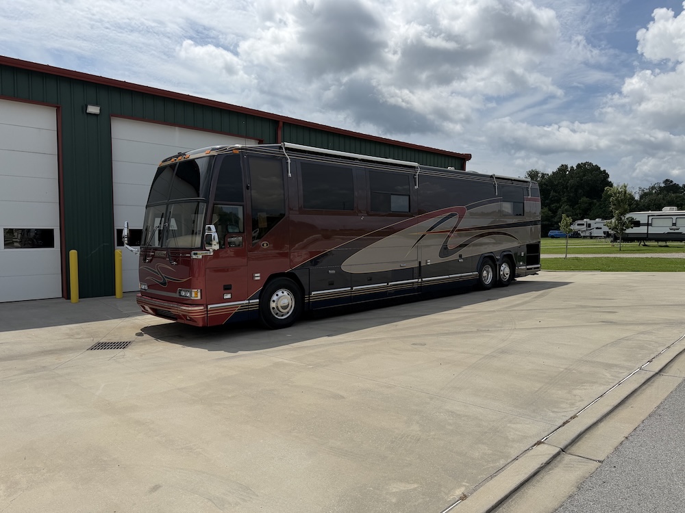 2002 Prevost Featherlite H3-45 For Sale