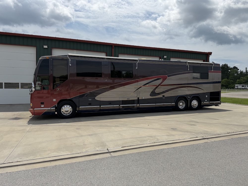 2002 Prevost Featherlite H3-45 For Sale