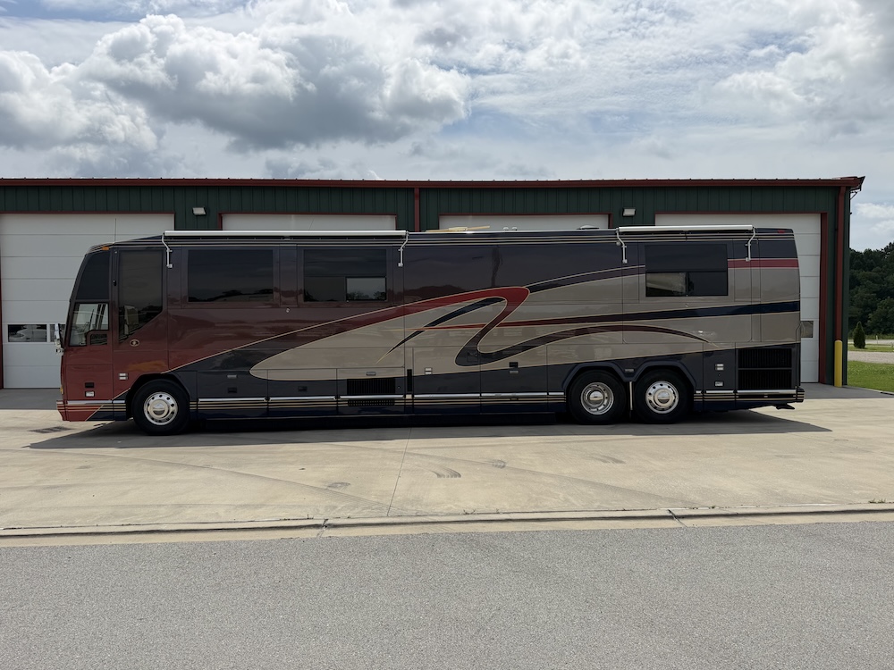 2002 Prevost Featherlite H3-45 For Sale