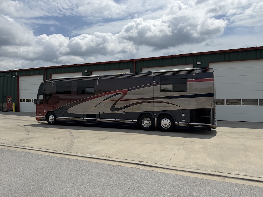 2002 Prevost Featherlite H3-45 For Sale