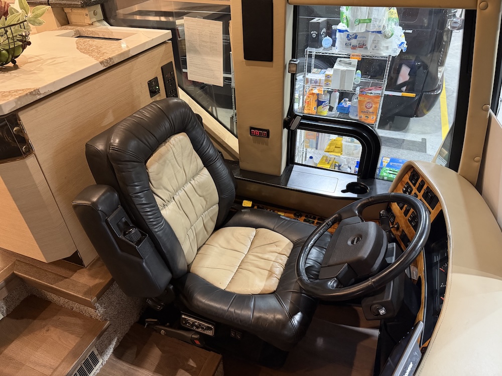2002 Prevost Featherlite H3-45 For Sale