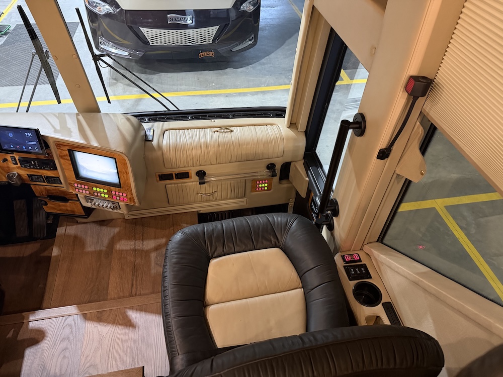 2002 Prevost Featherlite H3-45 For Sale