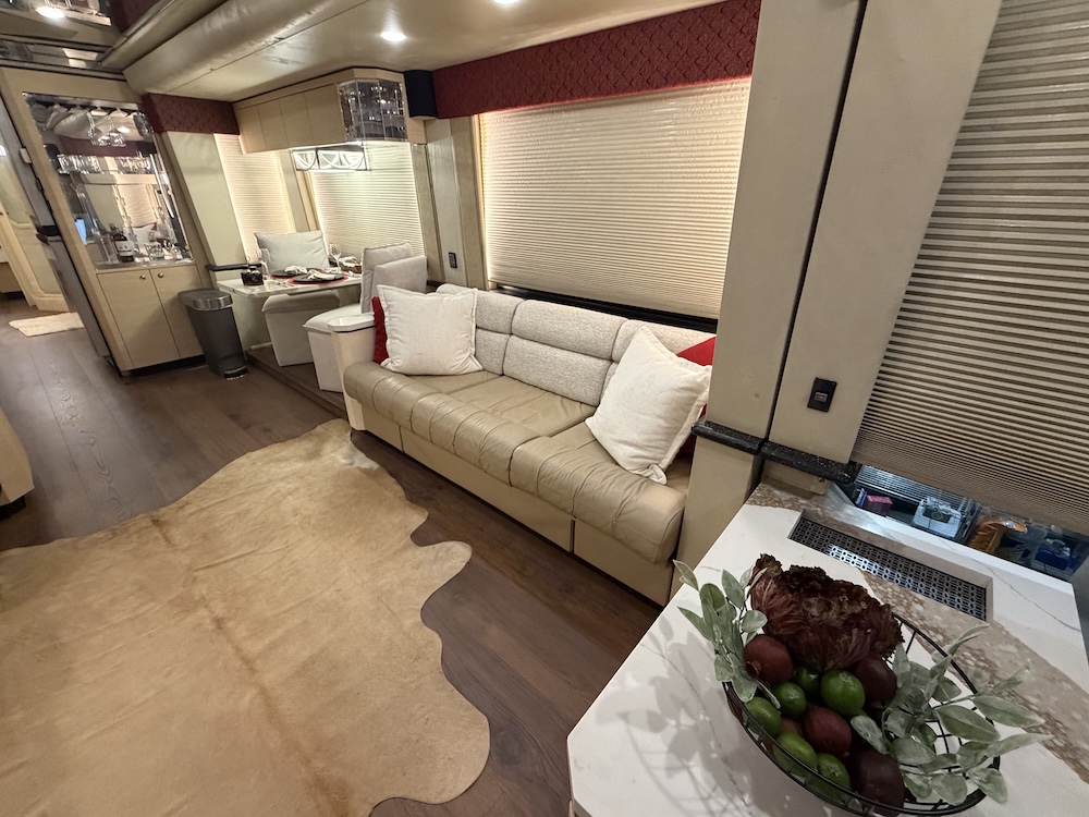 2002 Prevost Featherlite H3-45 For Sale