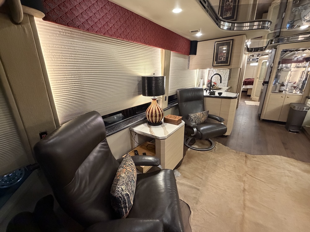2002 Prevost Featherlite H3-45 For Sale