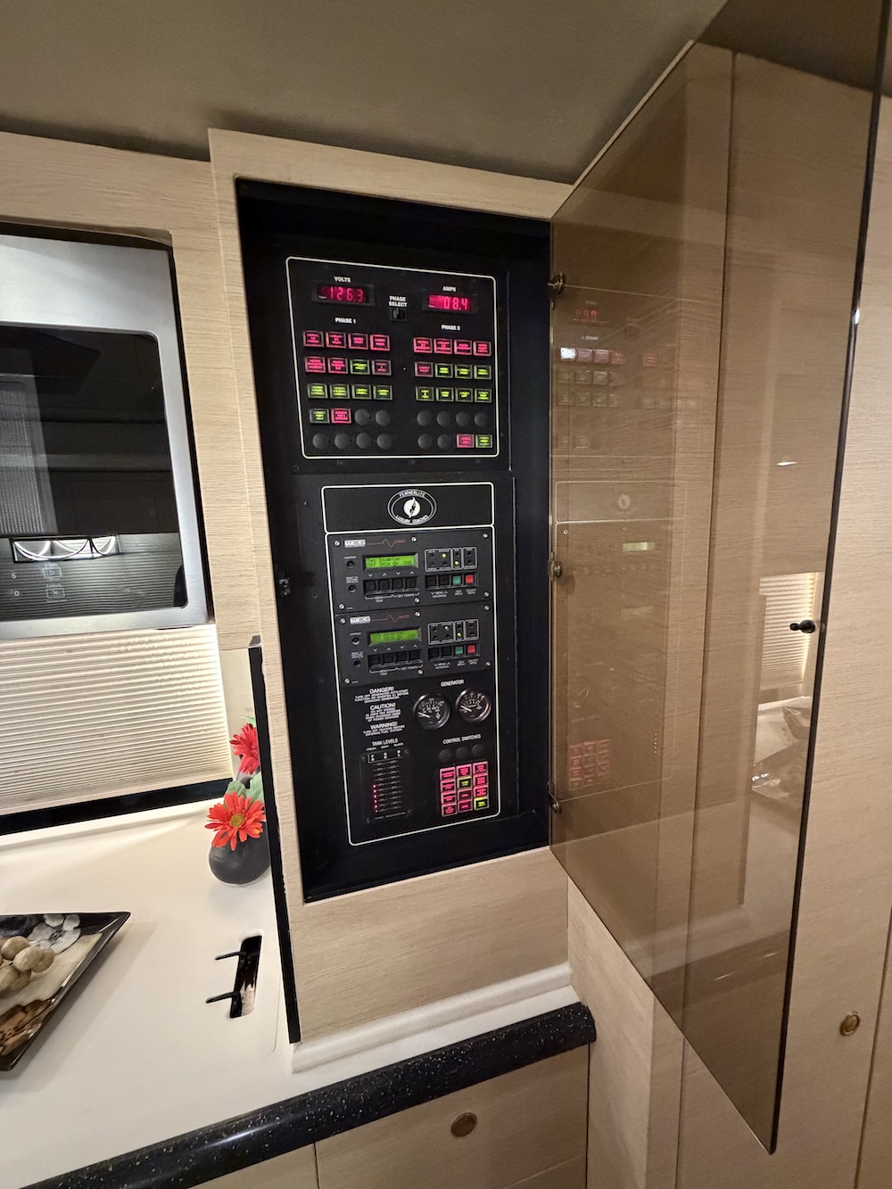 2002 Prevost Featherlite H3-45 For Sale
