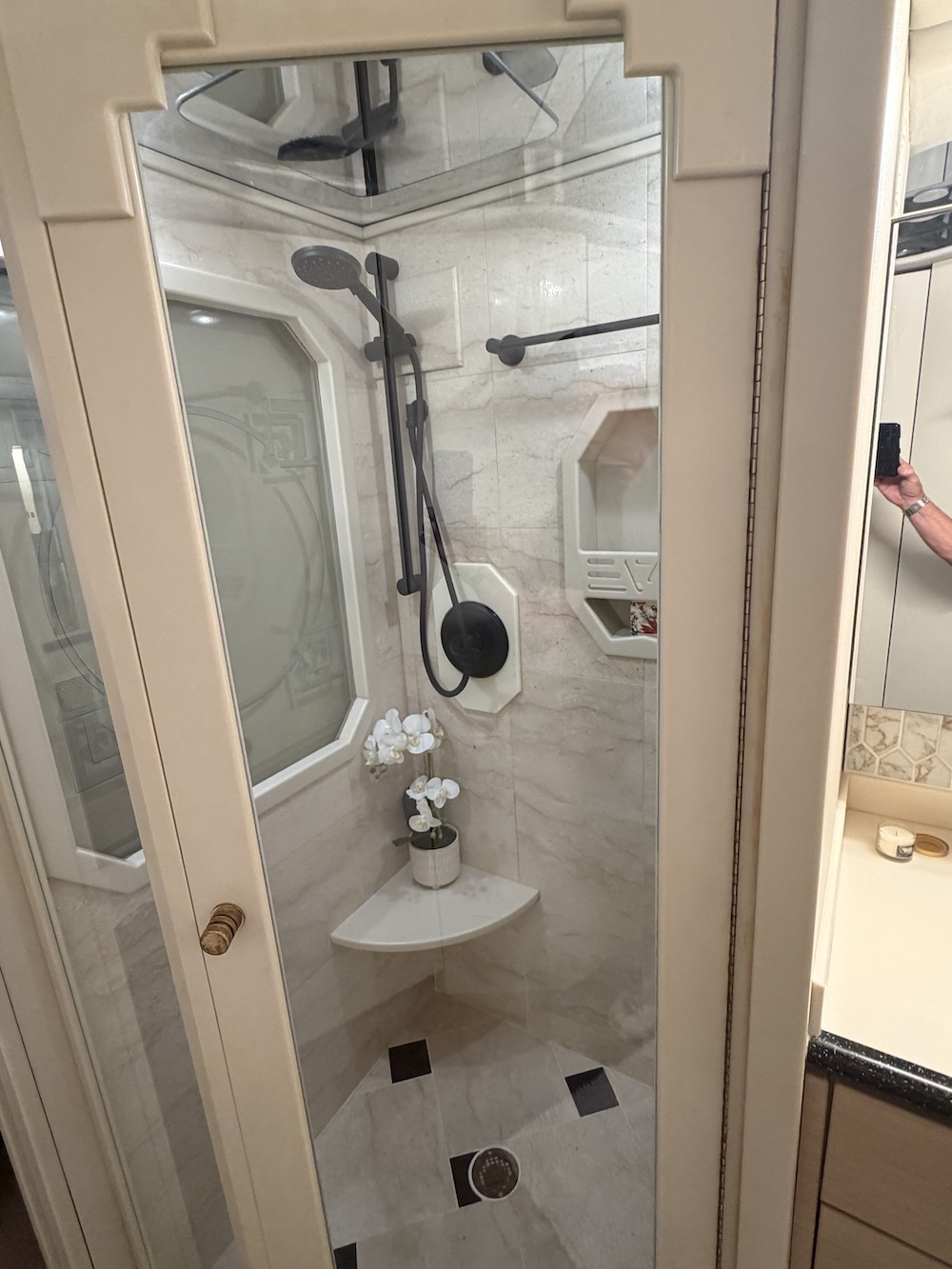 2002 Prevost Featherlite H3-45 For Sale