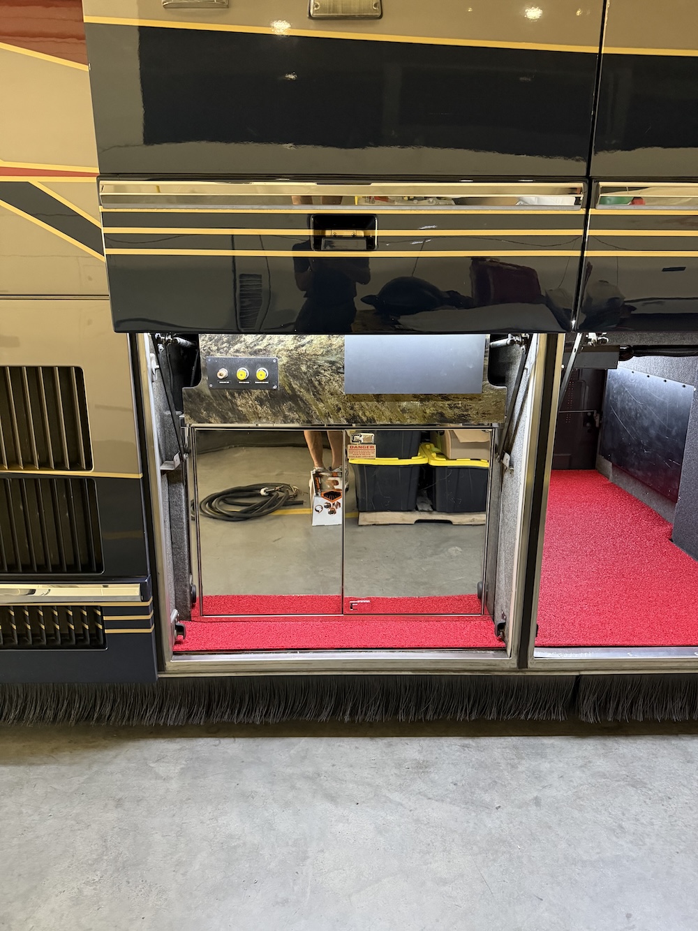 2002 Prevost Featherlite H3-45 For Sale