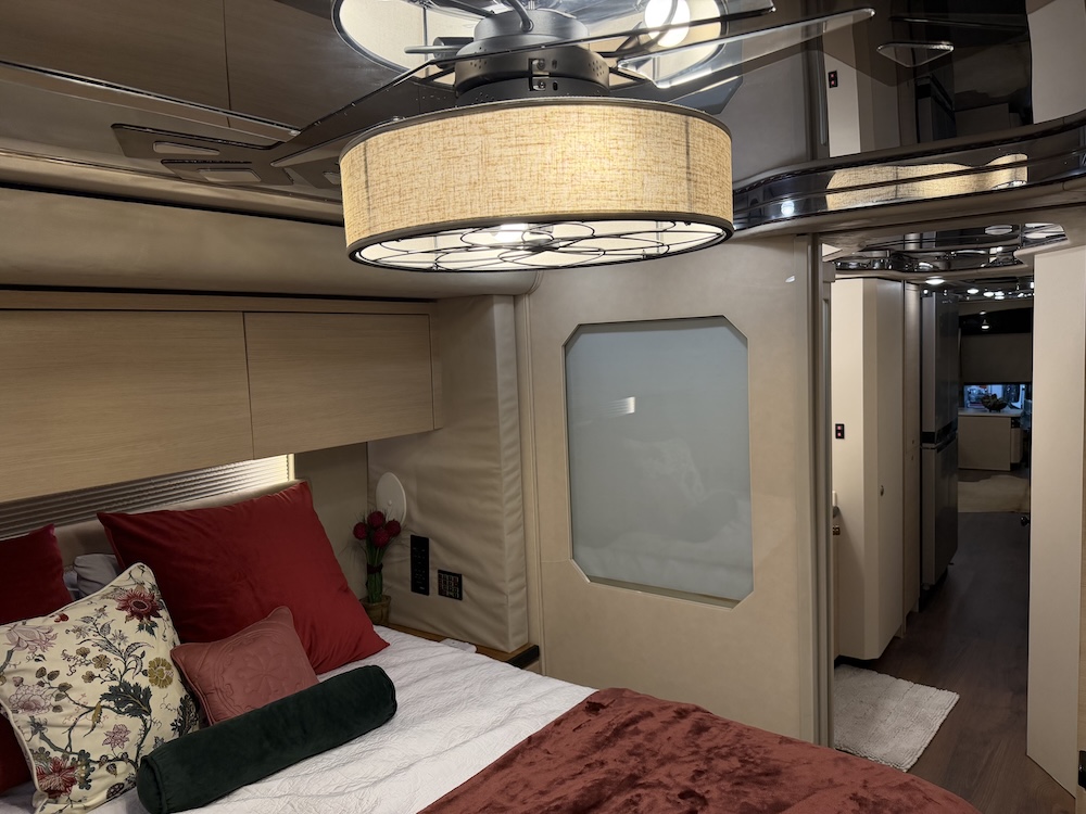 2002 Prevost Featherlite H3-45 For Sale