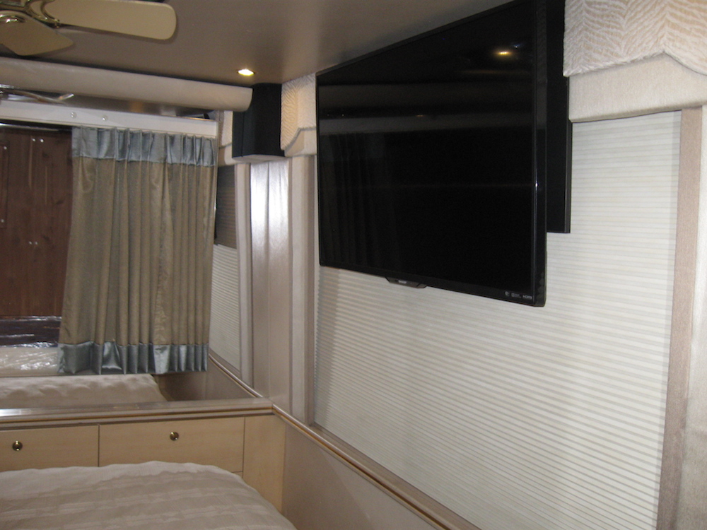 2002 Prevost Featherlite H3-45 For Sale