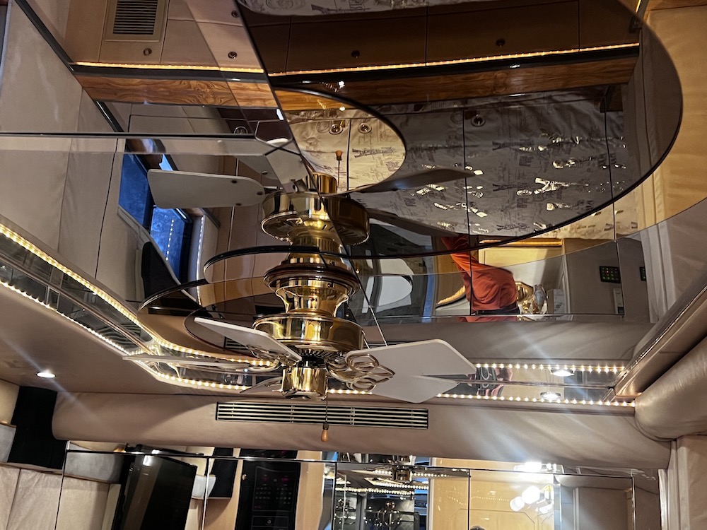 2003 Prevost Featherlite H3-45 For Sale