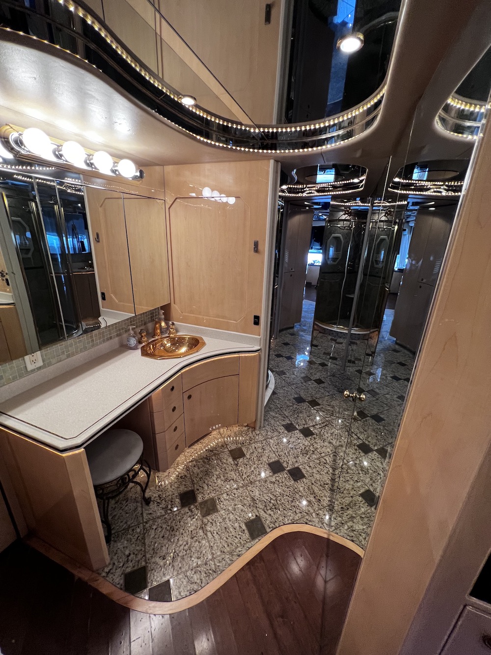 2003 Prevost Featherlite H3-45 For Sale
