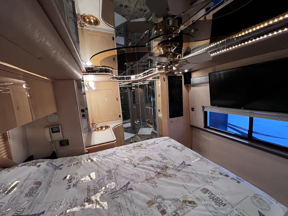 2003 Prevost Featherlite H3-45 For Sale
