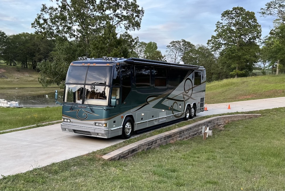 2003 Prevost Featherlite H3-45 For Sale