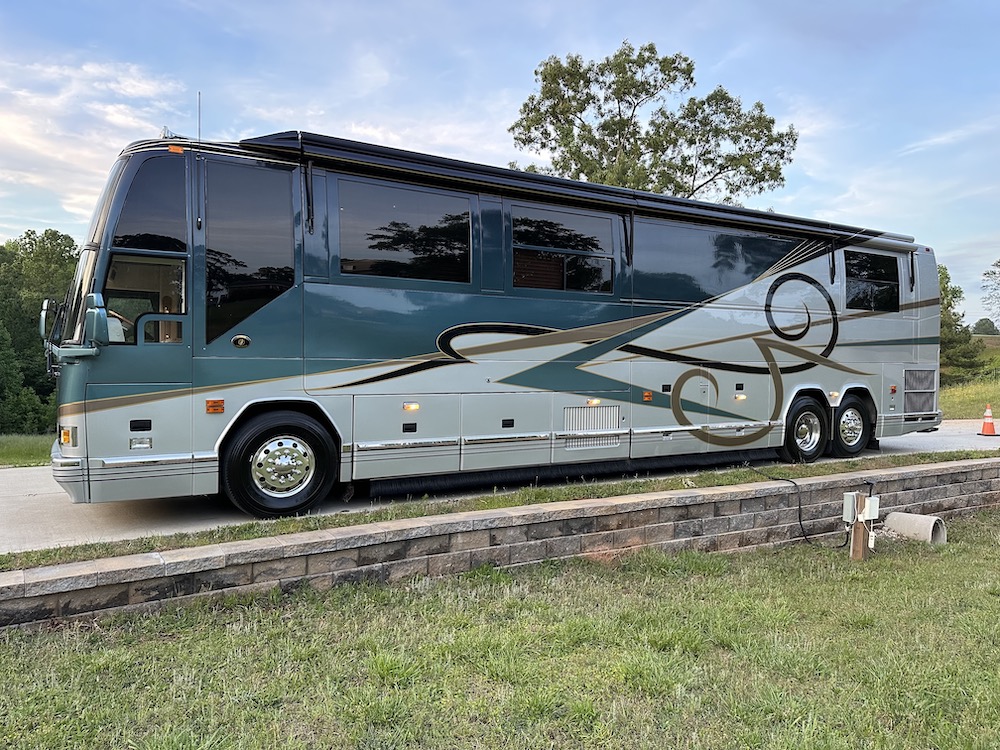 2003 Prevost Featherlite H3-45 For Sale