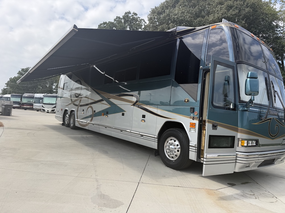 2002 Prevost Featherlite H3-45 For Sale