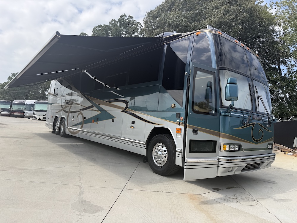2002 Prevost Featherlite H3-45 For Sale