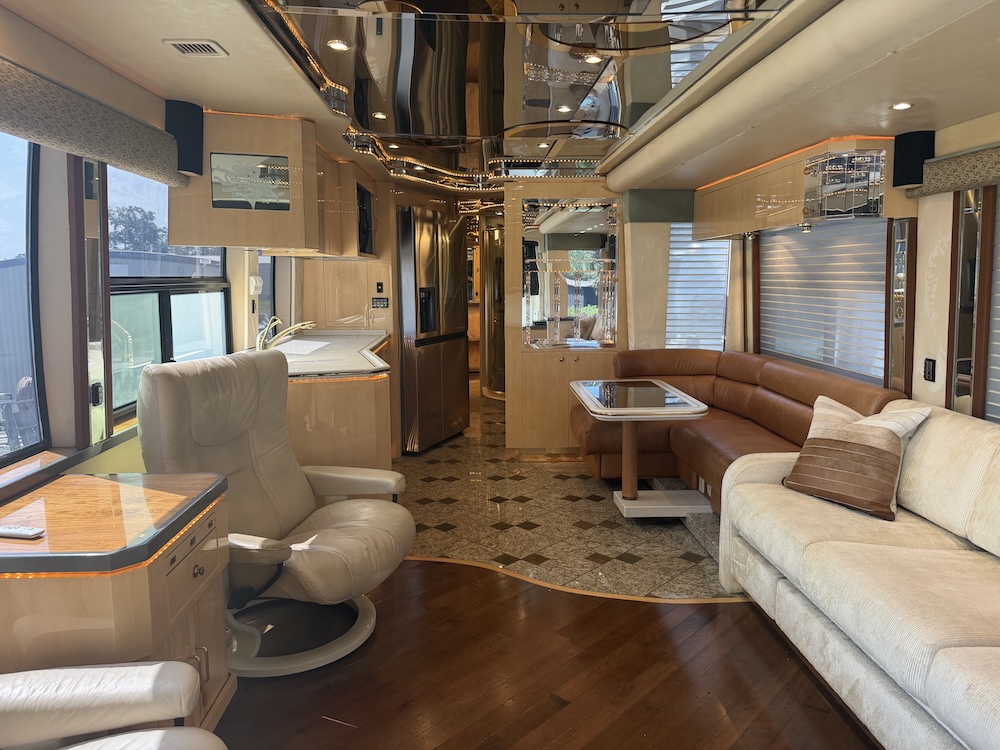2002 Prevost Featherlite H3-45 For Sale