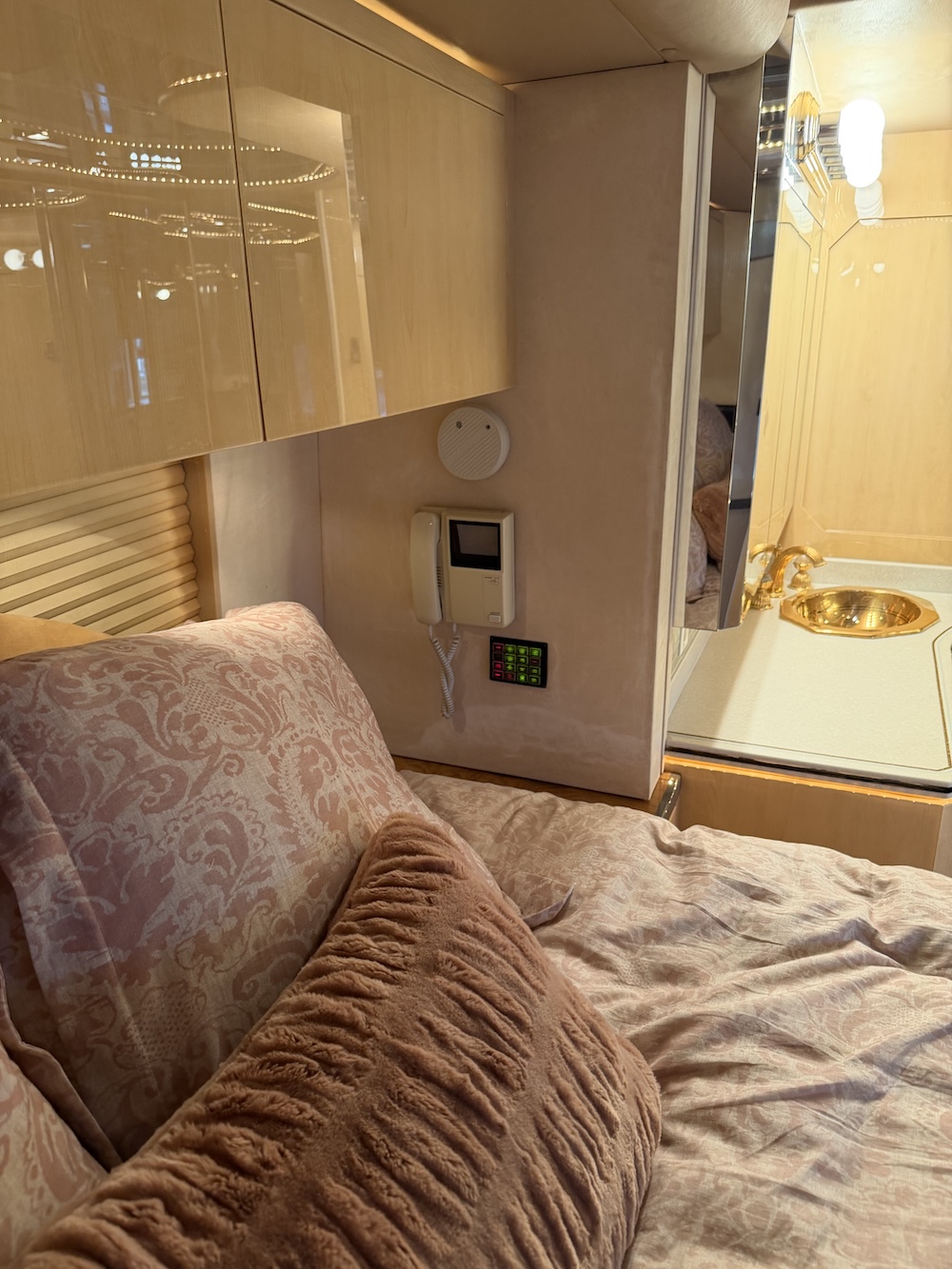 2002 Prevost Featherlite H3-45 For Sale