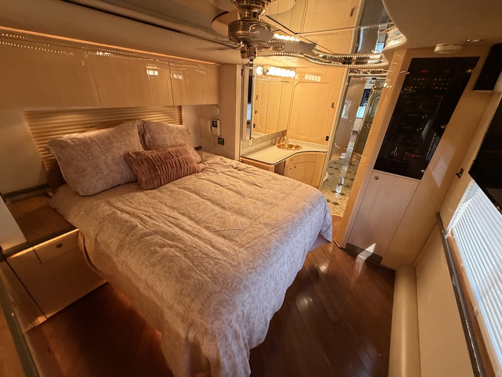 2002 Prevost Featherlite H3-45 For Sale