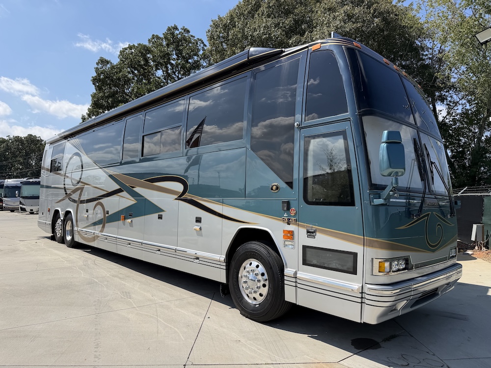 2002 Prevost Featherlite H3-45 For Sale