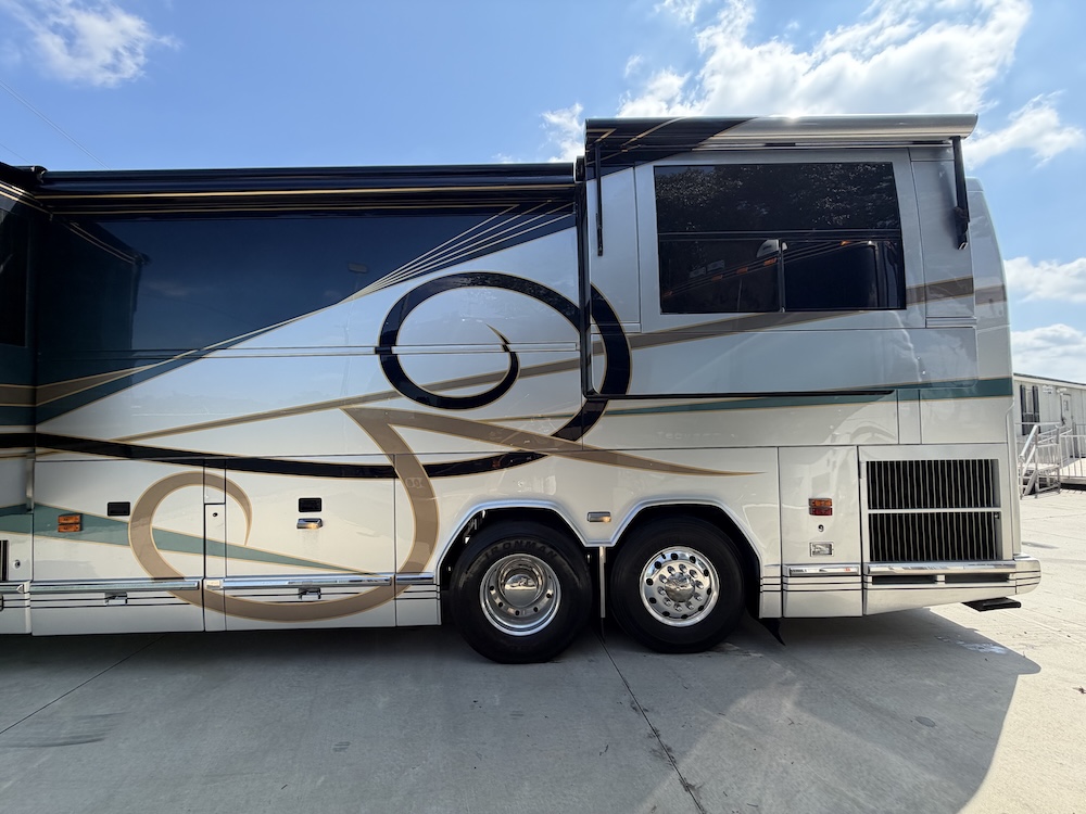 2002 Prevost Featherlite H3-45 For Sale