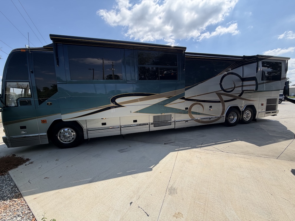 2002 Prevost Featherlite H3-45 For Sale