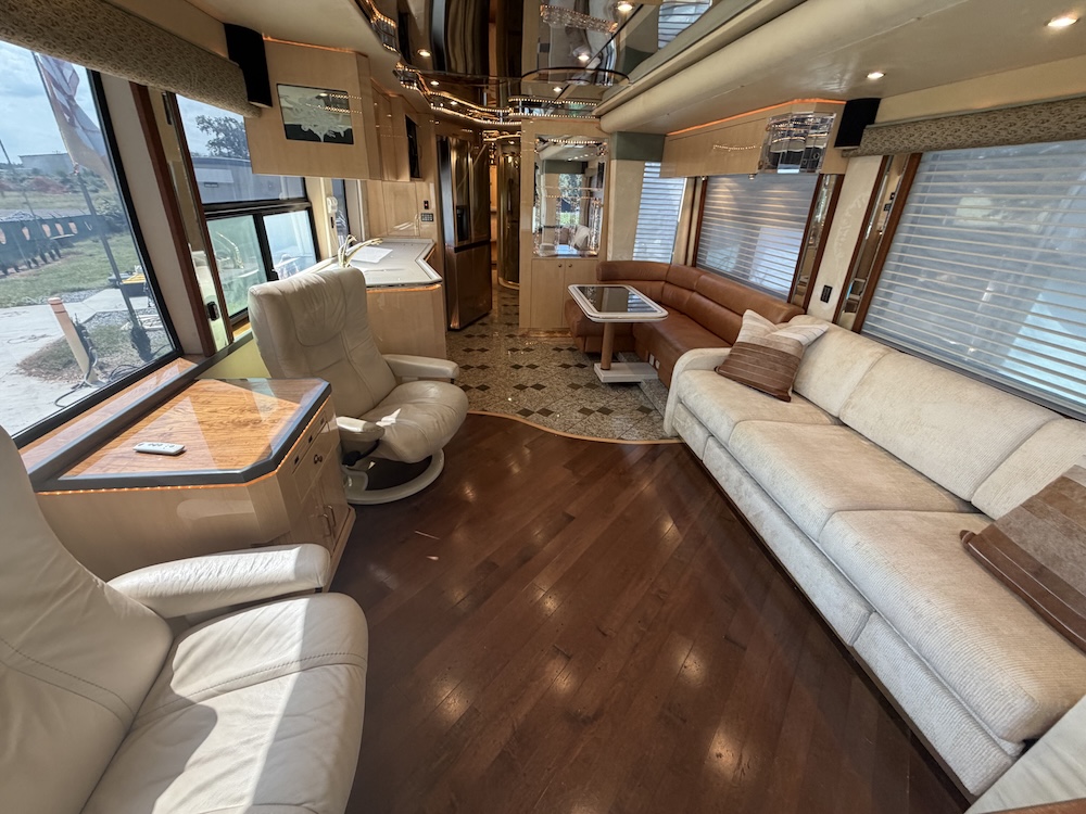 2002 Prevost Featherlite H3-45 For Sale