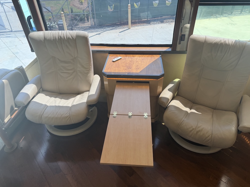 2002 Prevost Featherlite H3-45 For Sale