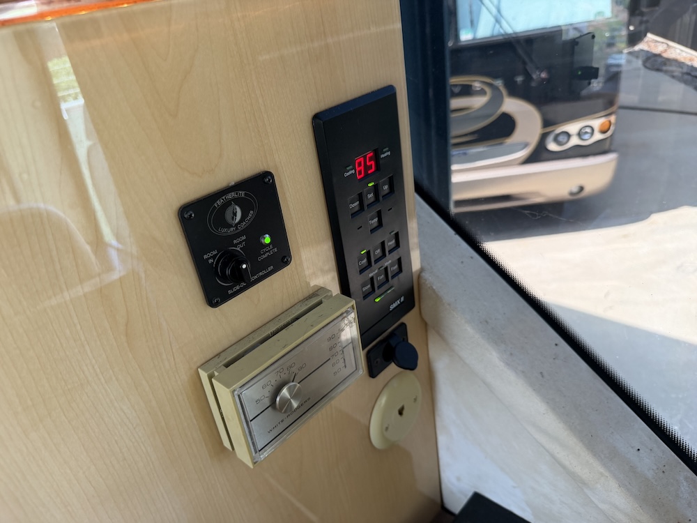 2002 Prevost Featherlite H3-45 For Sale