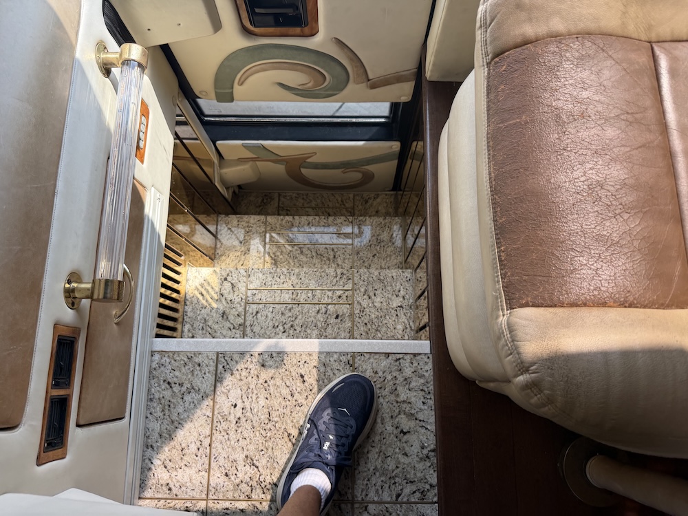 2002 Prevost Featherlite H3-45 For Sale