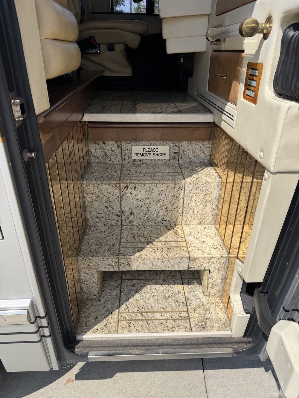 2002 Prevost Featherlite H3-45 For Sale