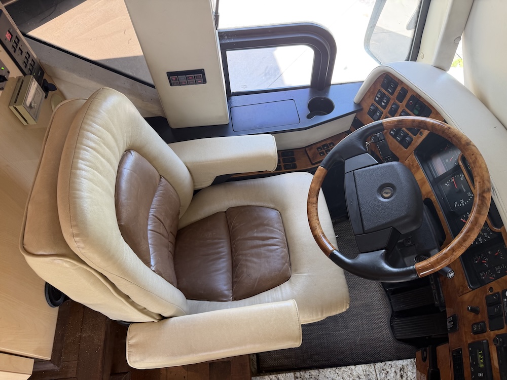 2002 Prevost Featherlite H3-45 For Sale