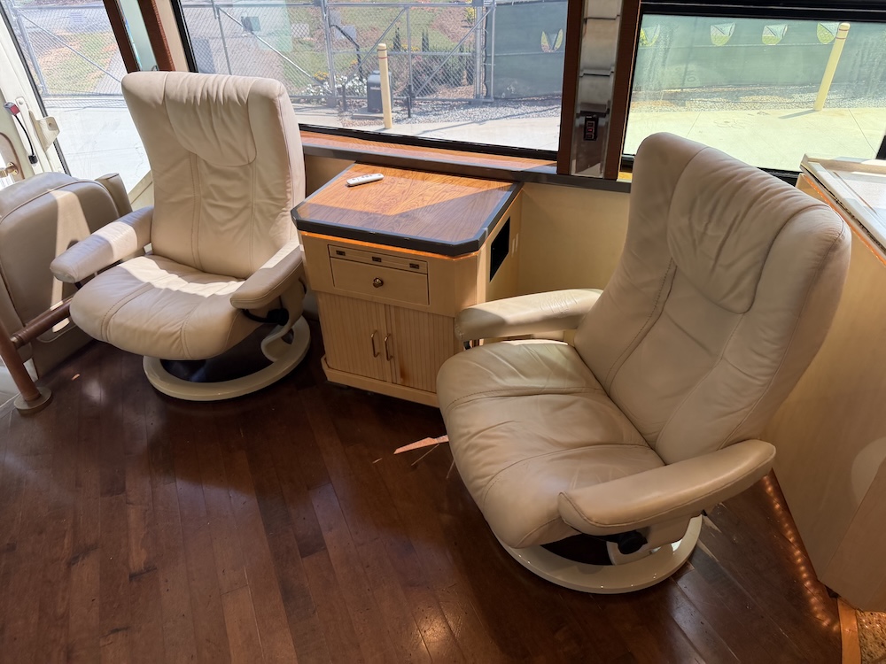 2002 Prevost Featherlite H3-45 For Sale