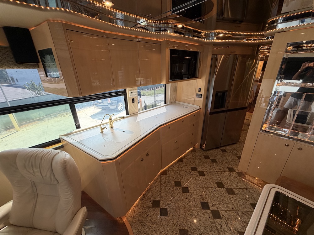 2002 Prevost Featherlite H3-45 For Sale